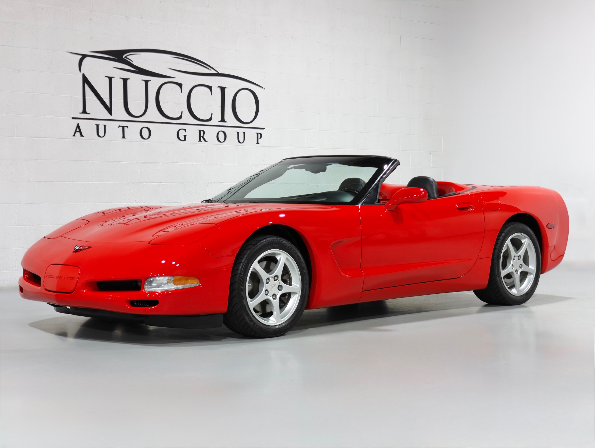 2004 Chevrolet Corvette Only 31K Miles - Great Service History - Red With White Top
