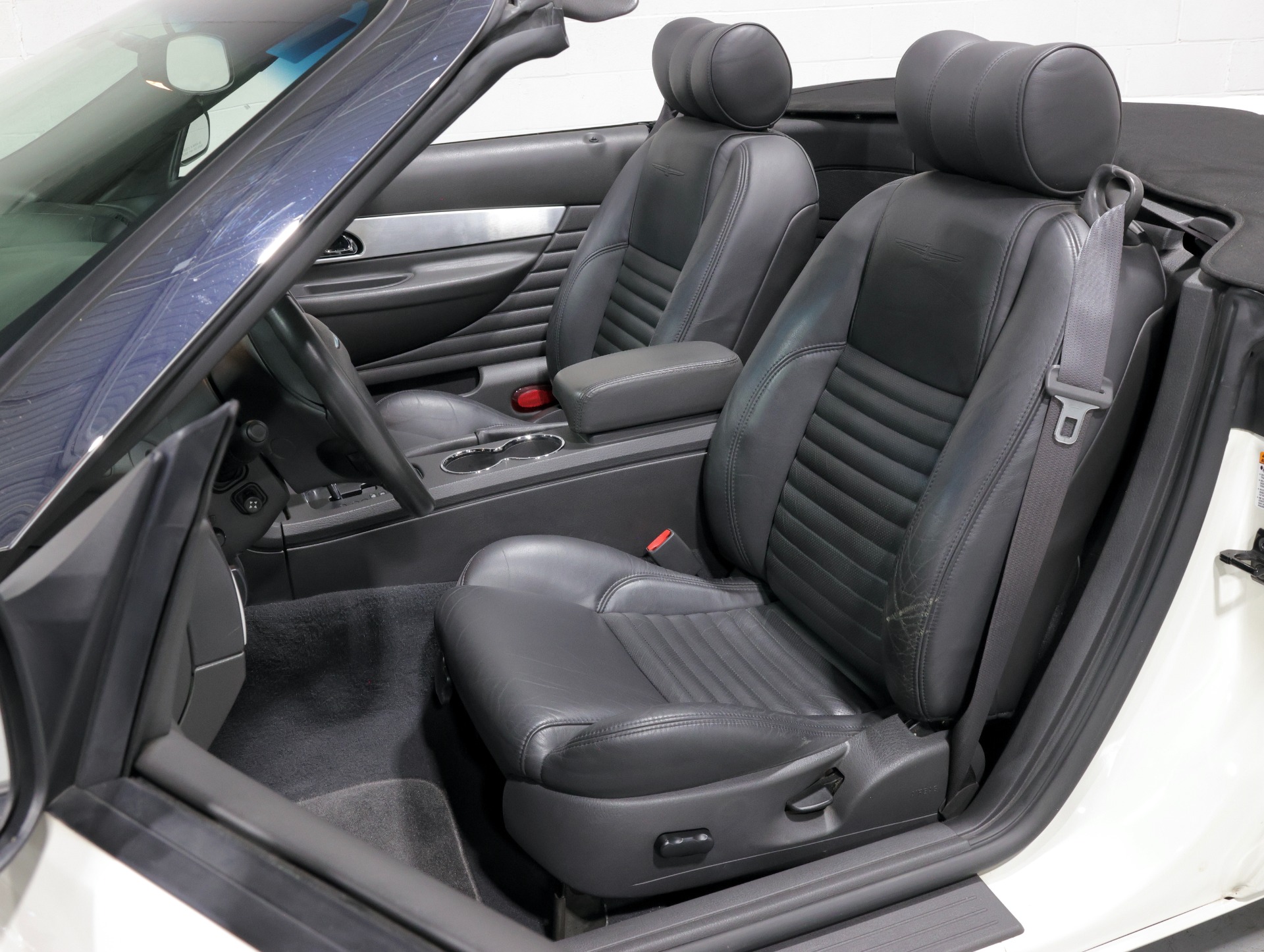 2002 Ford Thunderbird Premium photo 2