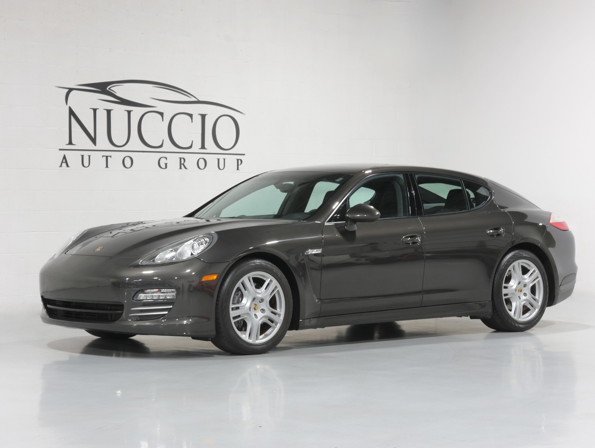 2011 Porsche Panamera's photo