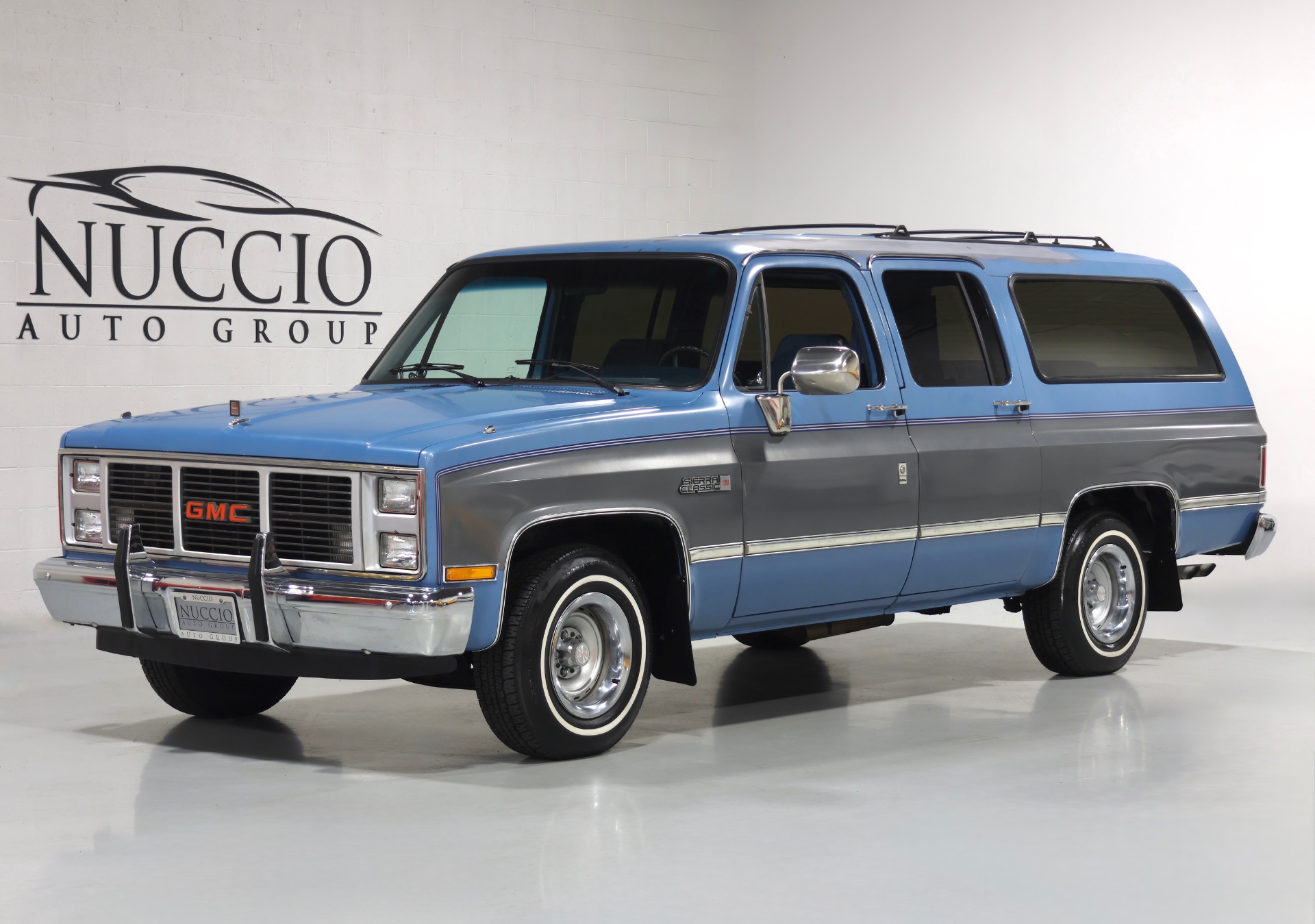 1987 GMC Suburban's photo